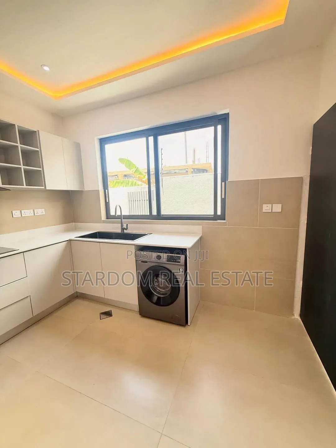 4bdrm Townhouse / Terrace in East Legon, A&C Mall Area for rent