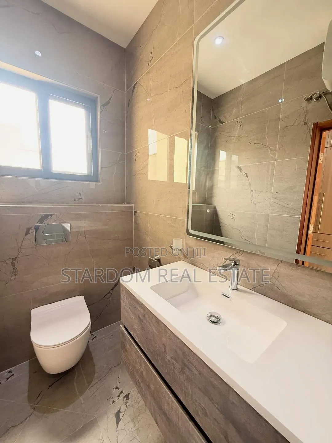 4bdrm Townhouse / Terrace in East Legon, A&C Mall Area for rent