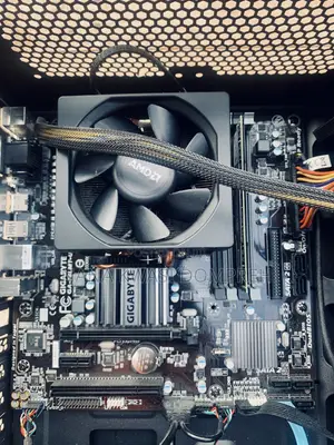Desktop Computer Gigabyte 8GB AMD HDD+SSD 500GB