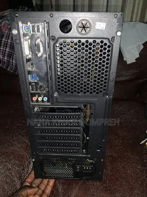 Desktop Computer Gigabyte 8GB AMD HDD+SSD 500GB