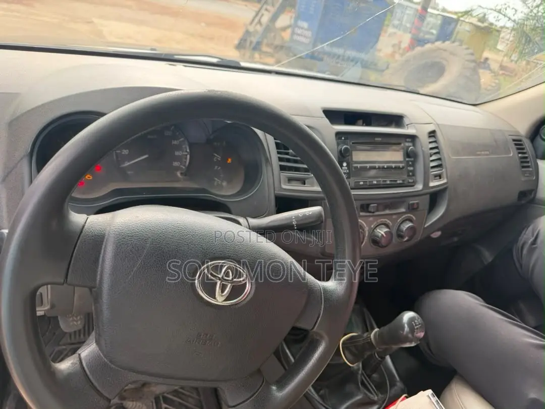 Toyota Hilux 2014 Black