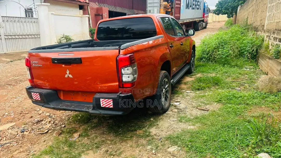 Mitsubishi L200 2023 Orange