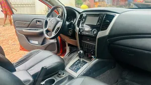 Mitsubishi L200 2023 Orange