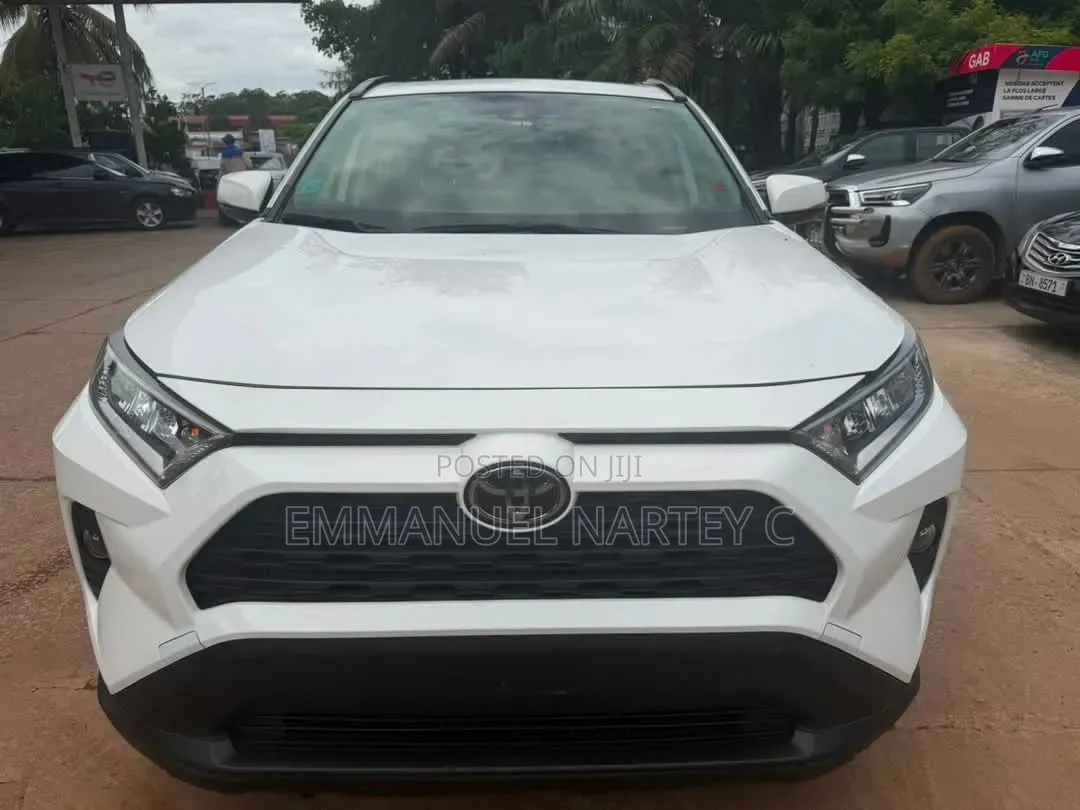 Toyota RAV4 2021 White