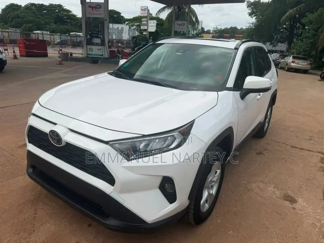 Toyota RAV4 2021 White