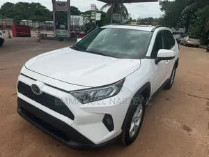 Toyota RAV4 2021 White