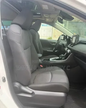 Toyota RAV4 2021 White