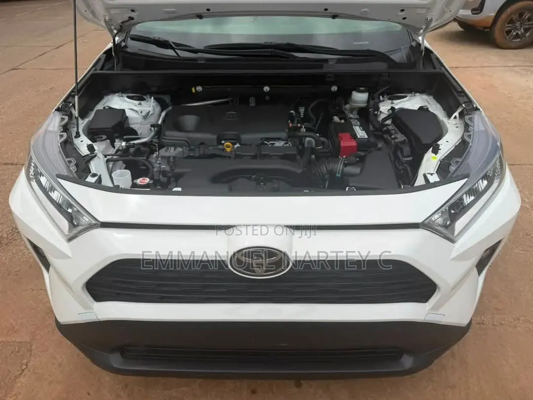Toyota RAV4 2021 White