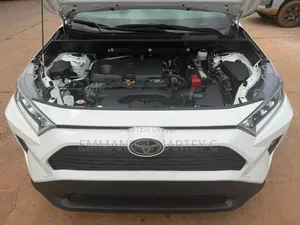 Toyota RAV4 2021 White