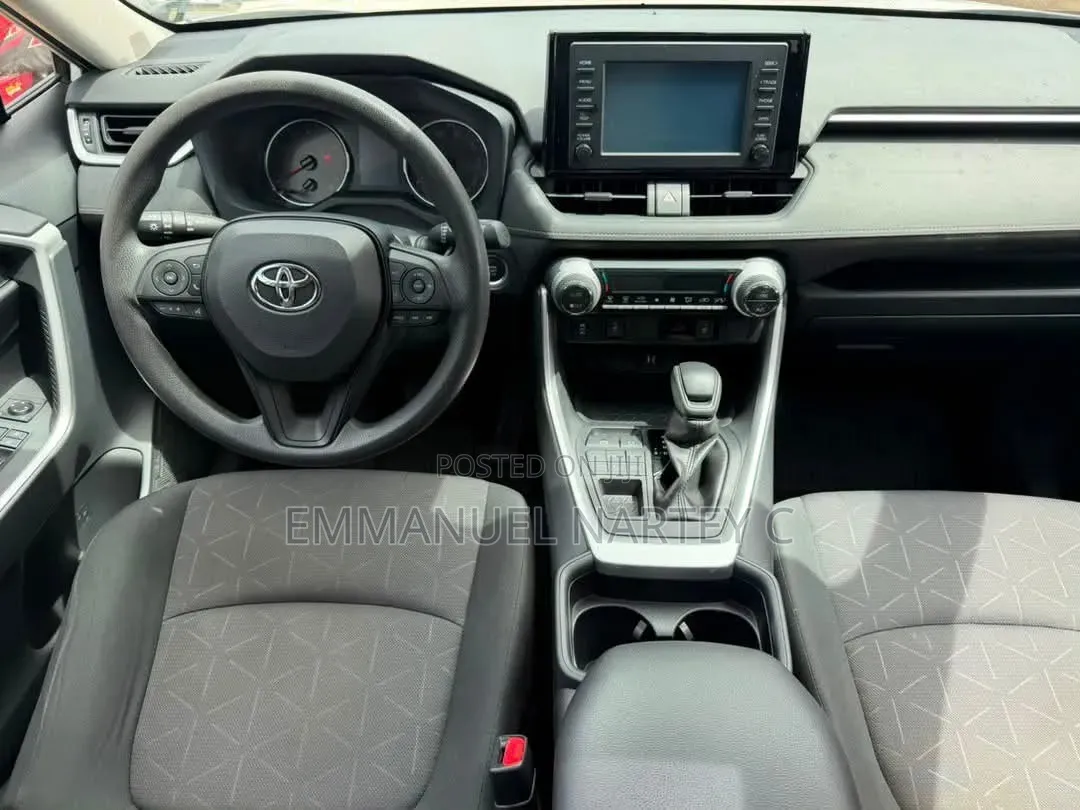 Toyota RAV4 2021 White