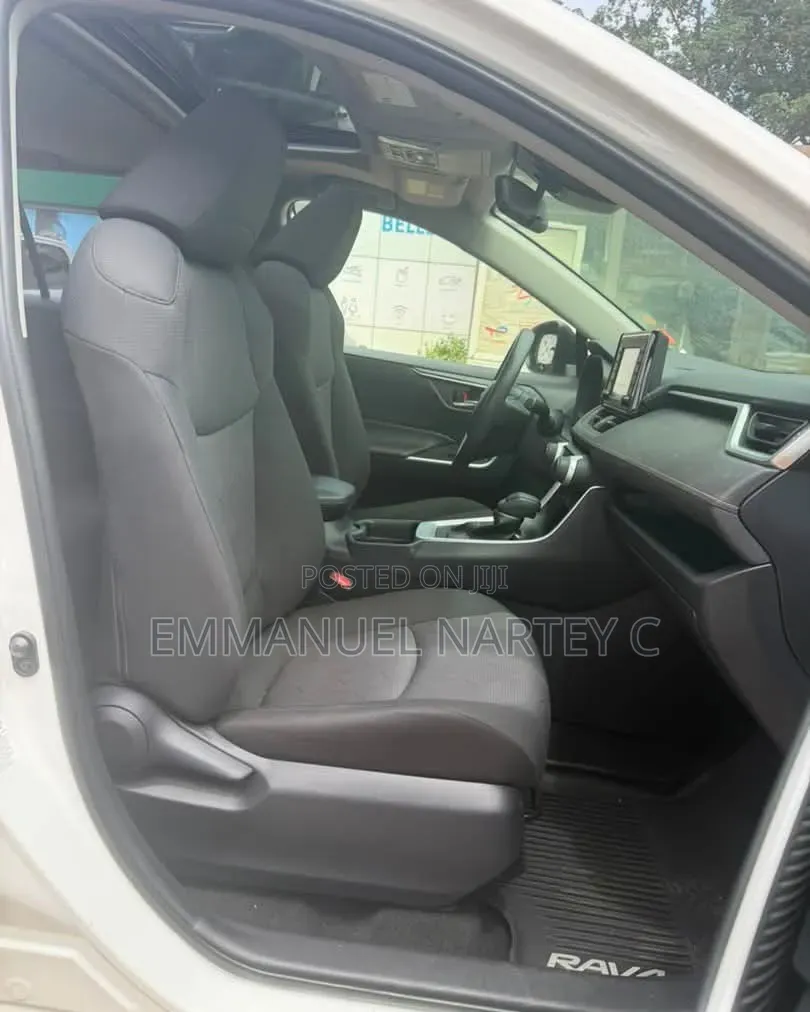 Toyota RAV4 2021 White