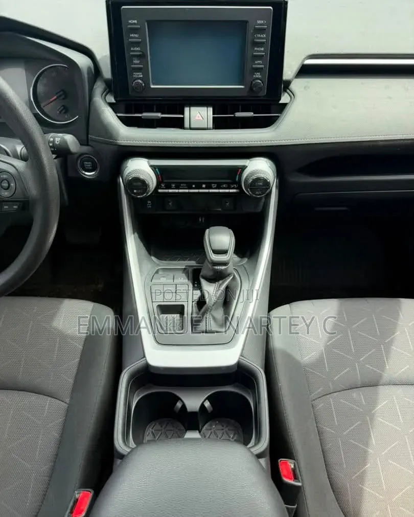 Toyota RAV4 2021 White