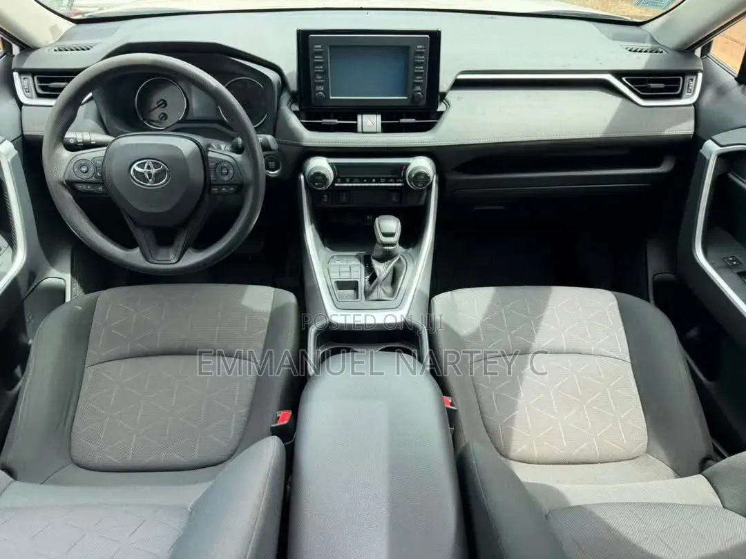 Toyota RAV4 2021 White
