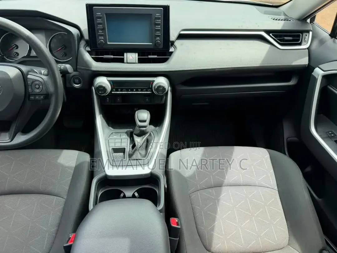 Toyota RAV4 2021 White