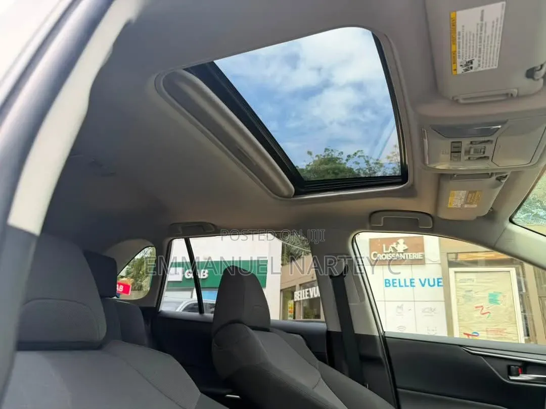 Toyota RAV4 2021 White