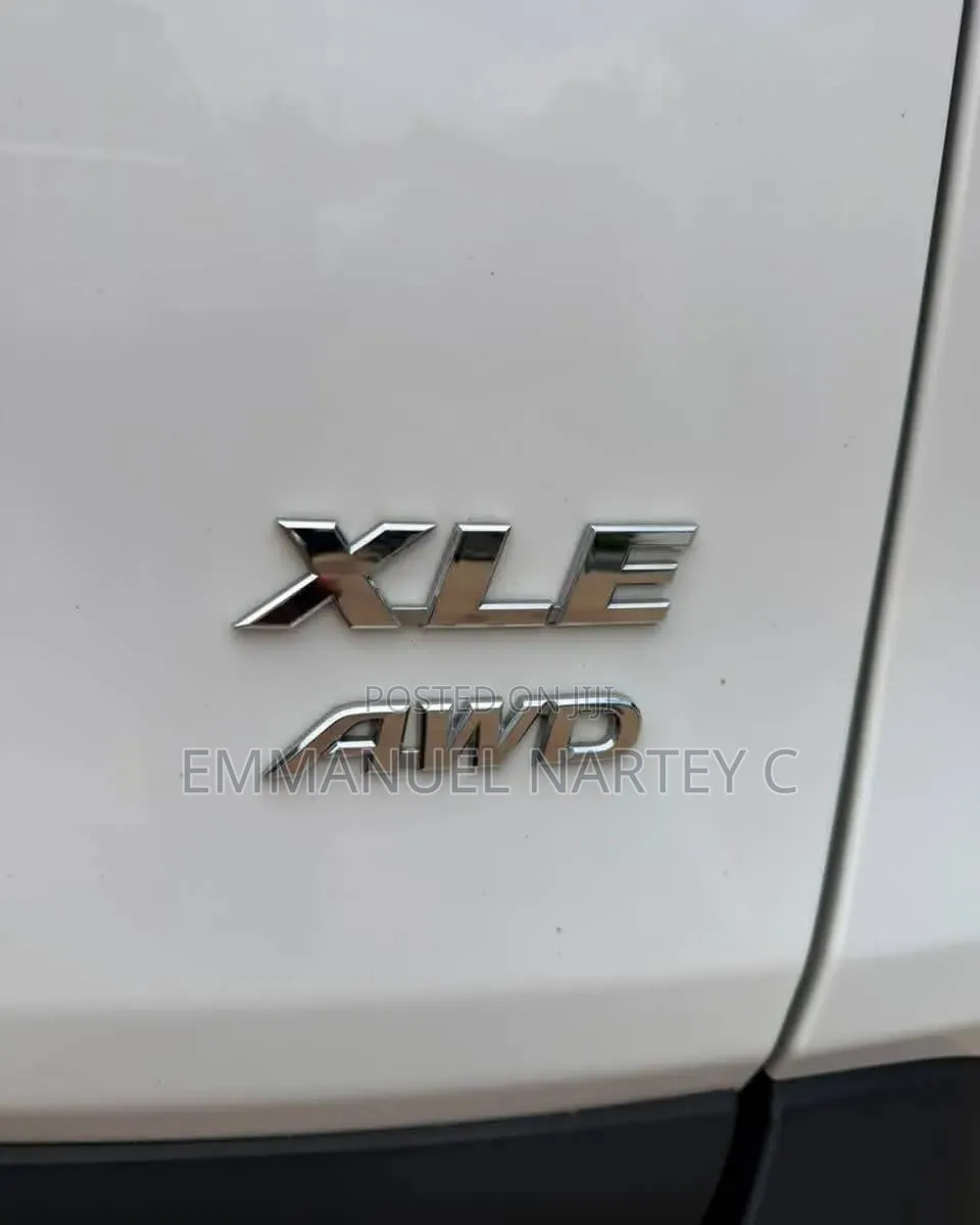 Toyota RAV4 2021 White