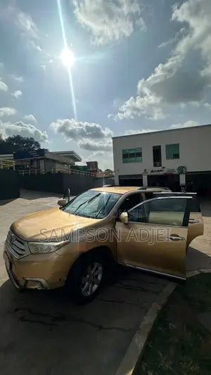 Toyota Highlander 2013 Gold