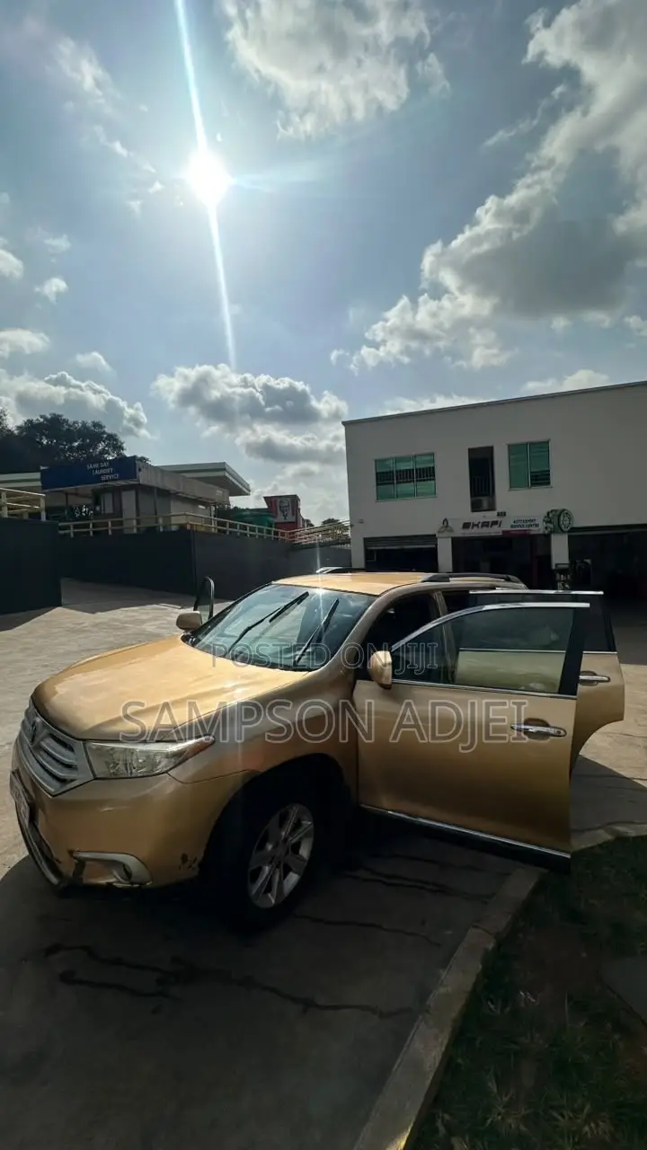 Toyota Highlander 2013 Gold