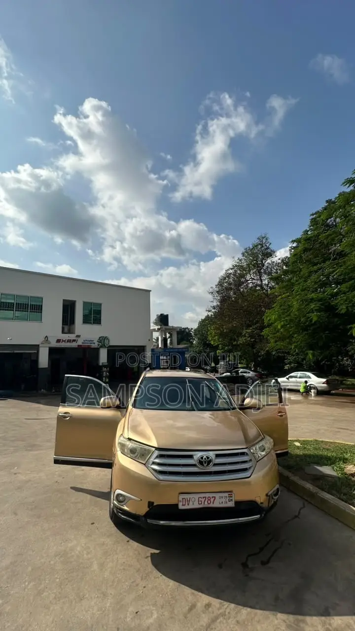 Toyota Highlander 2013 Gold