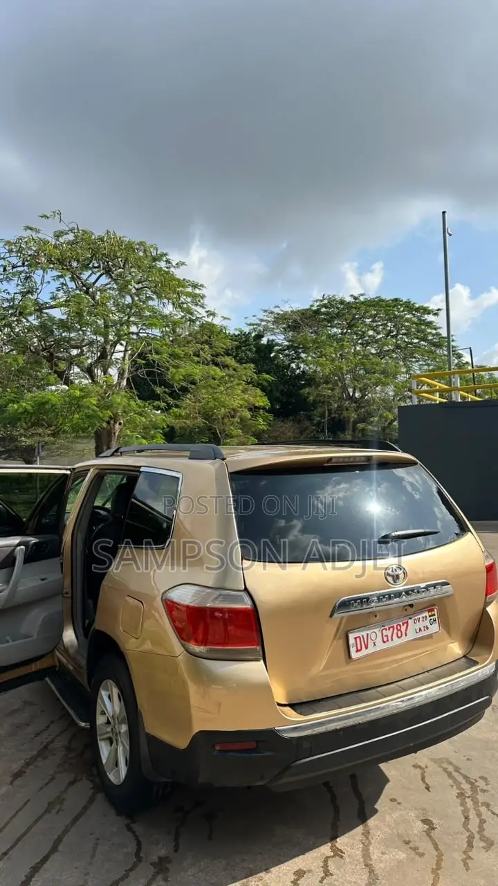 Toyota Highlander 2013 Gold