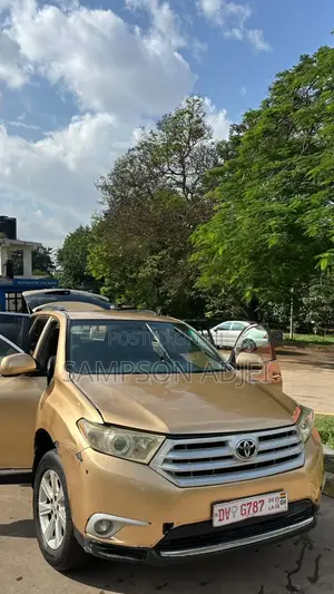 Toyota Highlander 2013 Gold