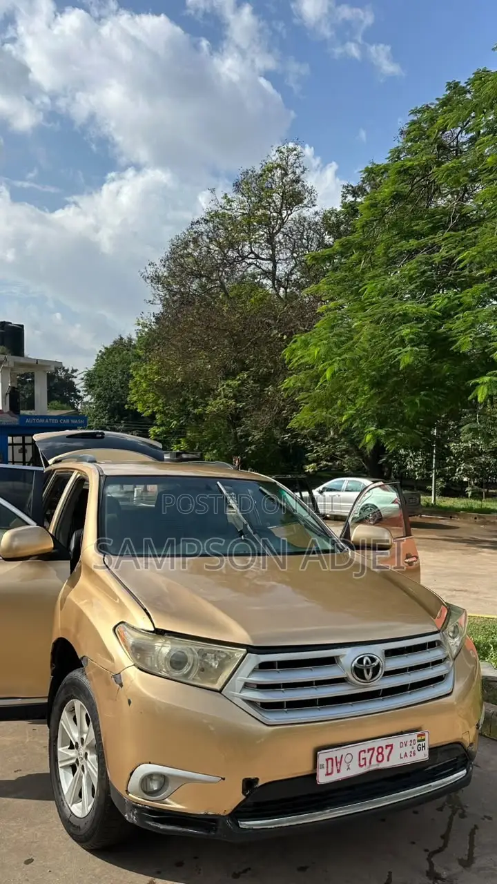 Toyota Highlander 2013 Gold
