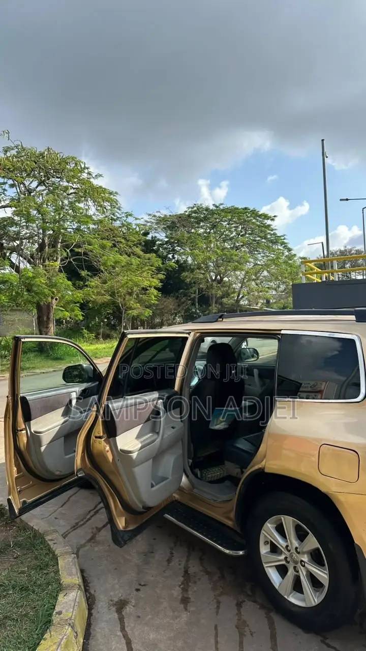 Toyota Highlander 2013 Gold