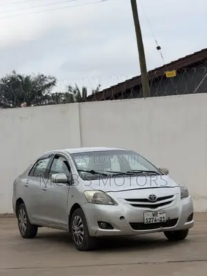 Toyota Belta 2012 Silver