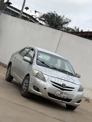 Toyota Belta 2012 Silver