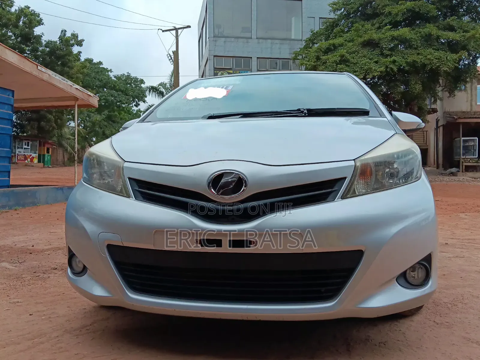 Toyota Vitz 2014 Silver