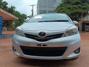 Toyota Vitz 2014 Silver
