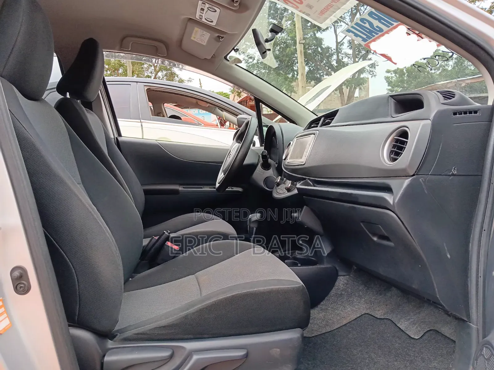 Toyota Vitz 2014 Silver