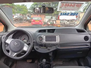 Toyota Vitz 2014 Silver