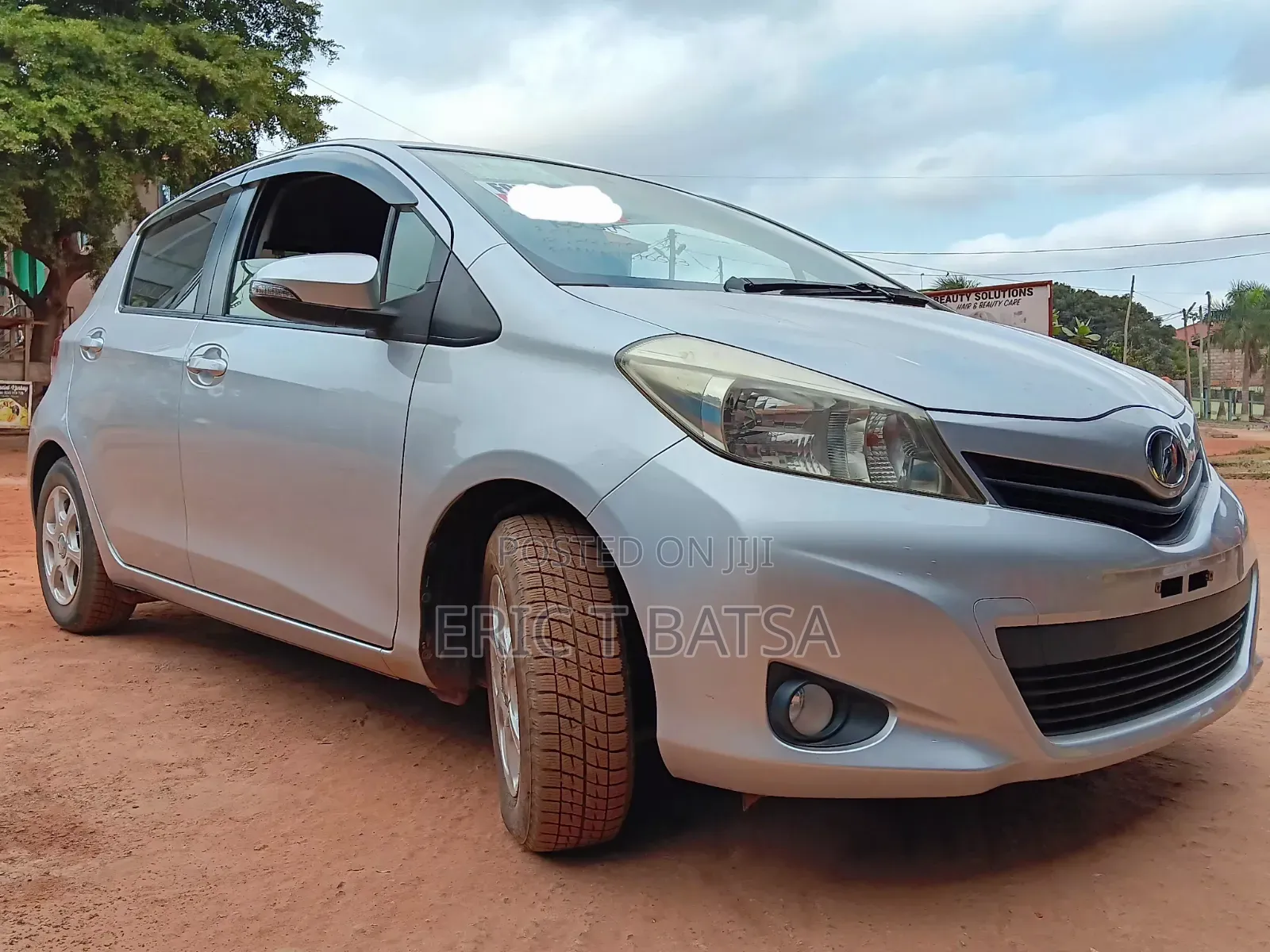 Toyota Vitz 2014 Silver