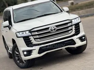 Toyota Land Cruiser 2015 White