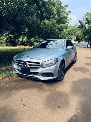 Mercedes-Benz C300 2018 Blue