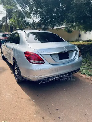 Mercedes-Benz C300 2018 Blue