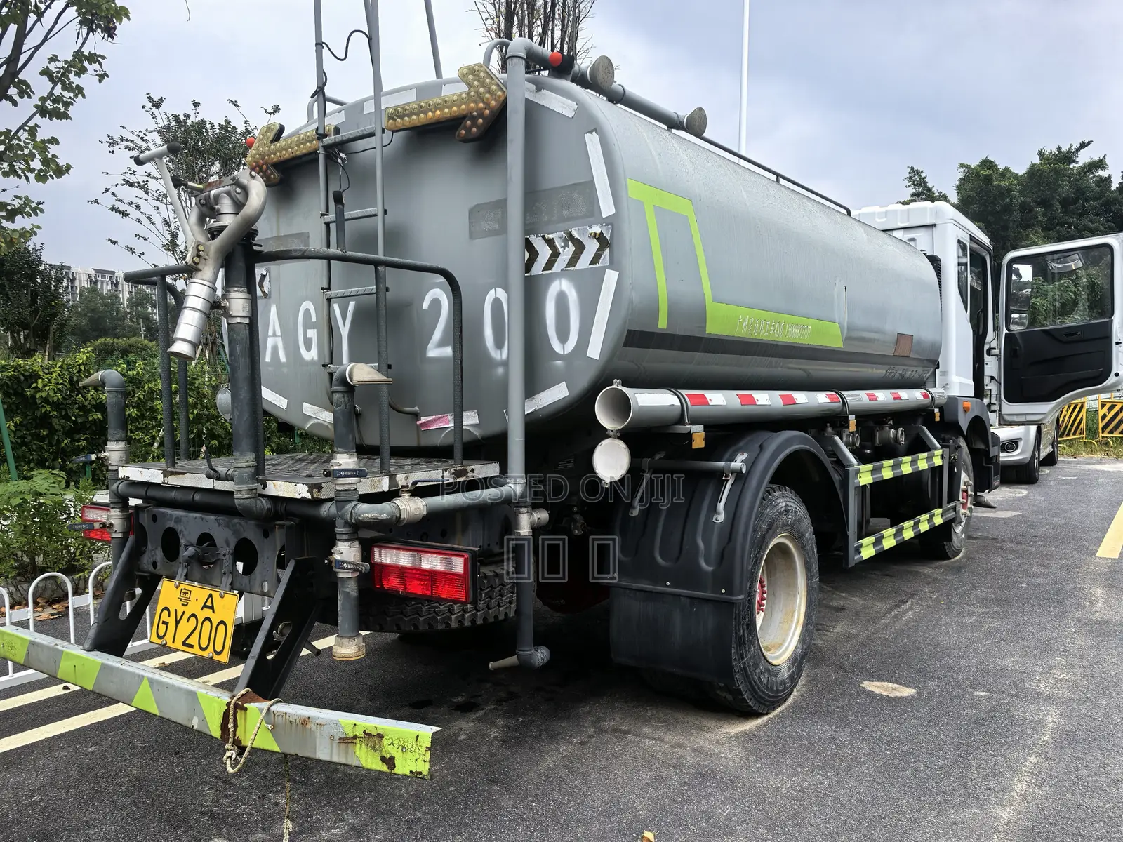 Water Tanker, 9.7 Cubic‐meter Water Tank.