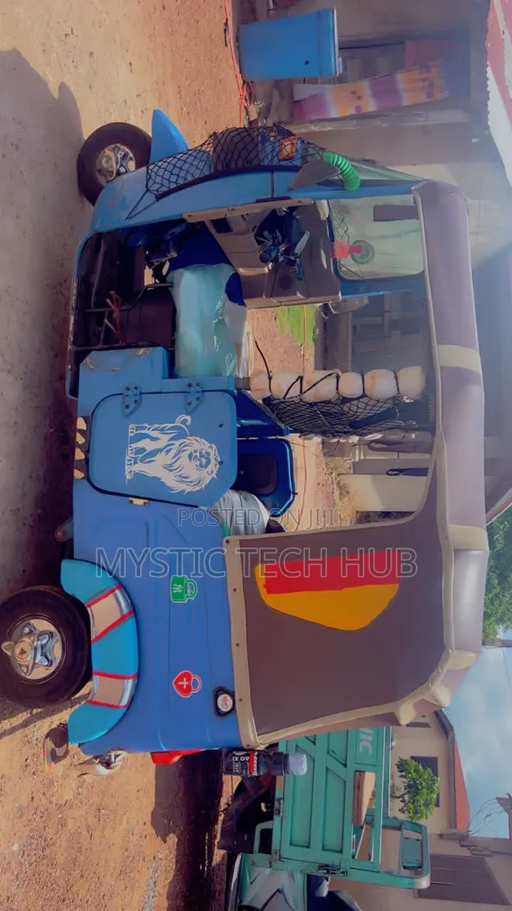 Bajaj RE 2025 Blue