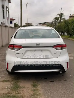 Toyota Corolla LE 2021 White