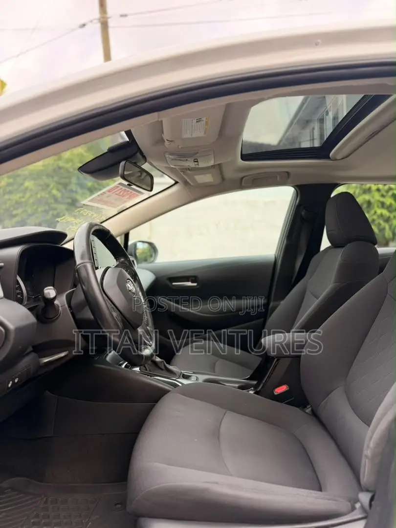 Toyota Corolla LE 2021 White