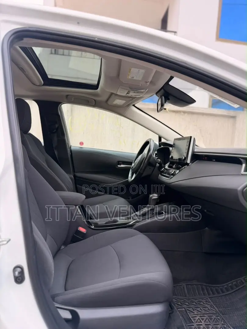 Toyota Corolla LE 2021 White