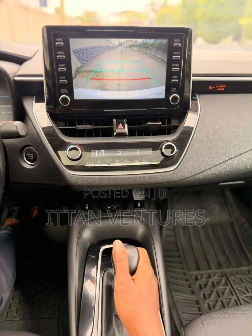 Toyota Corolla LE 2021 White