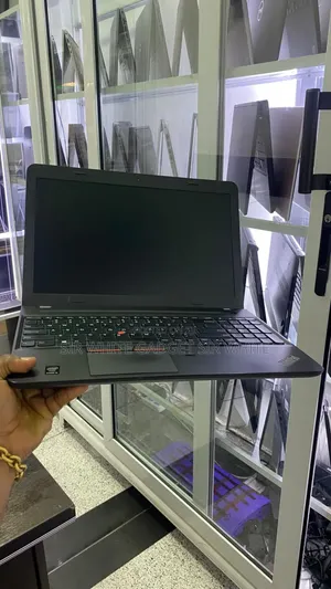 Laptop Lenovo ThinkPad Edge E550 8GB Intel Core i5 HDD+SSD 500GB