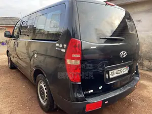Hyundai H200 2009 Black