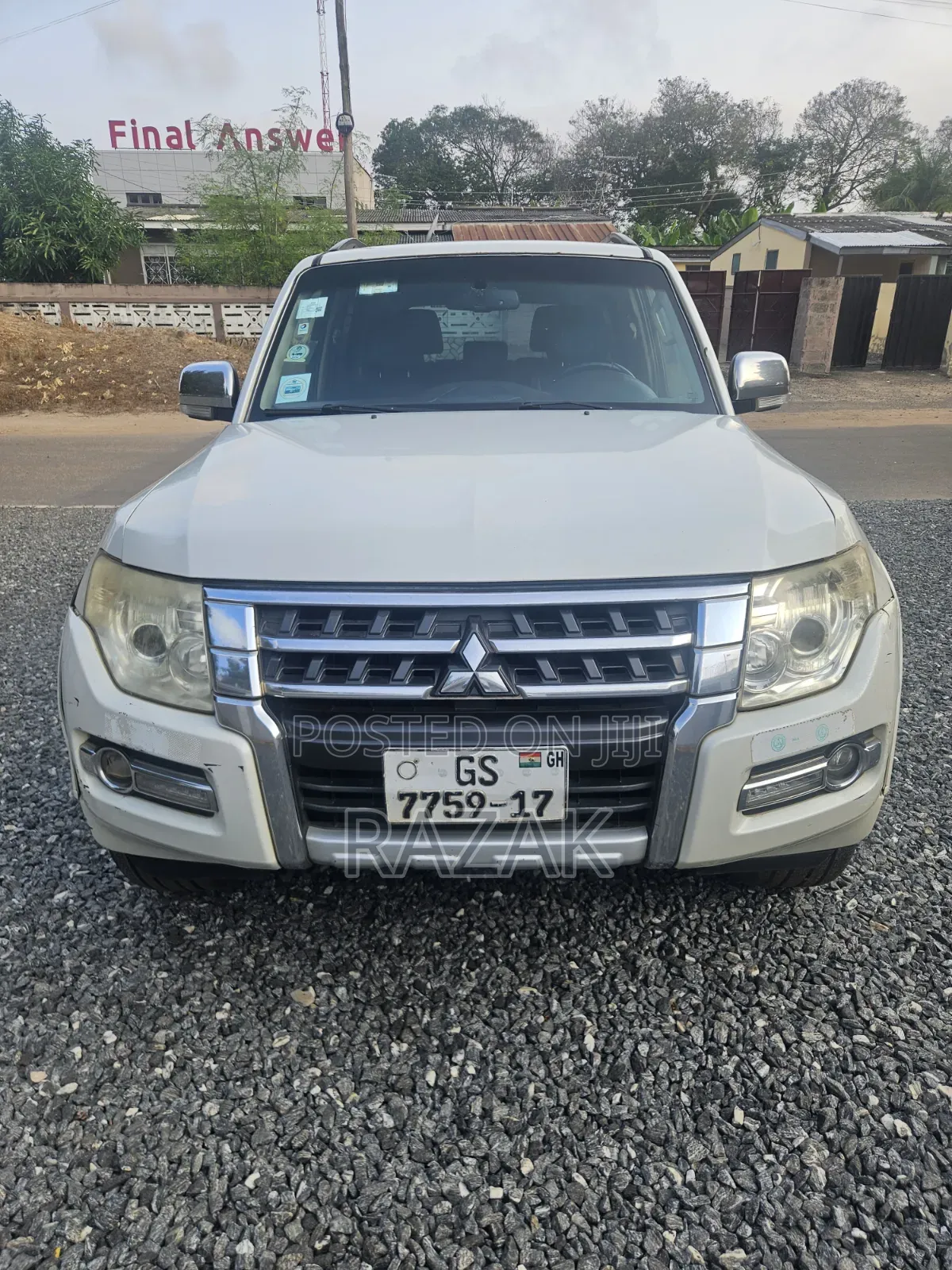 Mitsubishi Pajero 2017 Off white