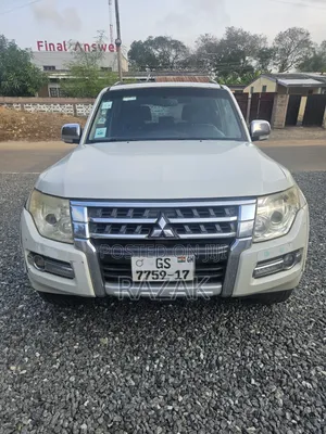 Mitsubishi Pajero 2017 Off white