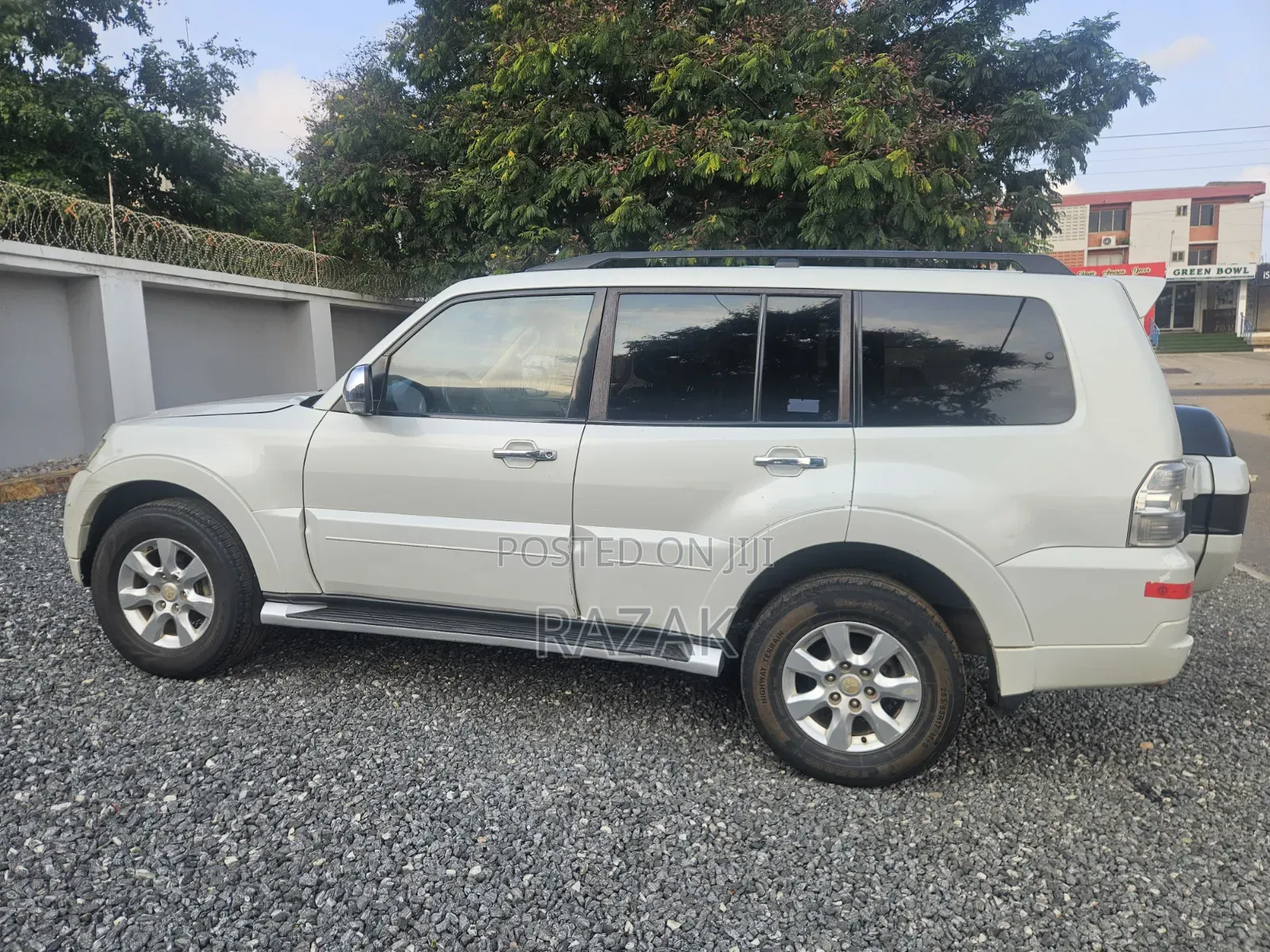Mitsubishi Pajero 2017 Off white