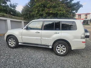 Mitsubishi Pajero 2017 Off white