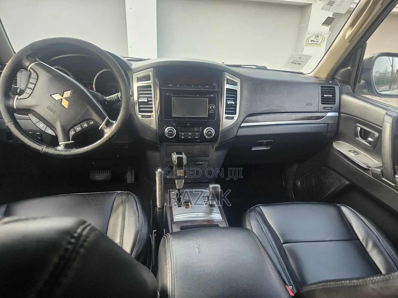 Mitsubishi Pajero 2017 Off white